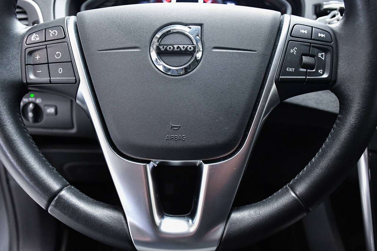 Volvo V40 V40 2.0 T2 Kinetic - NAVIGATIE / BLUETOOTH / ZTELVERWARMING / PDC / CC — foto 14 van 16