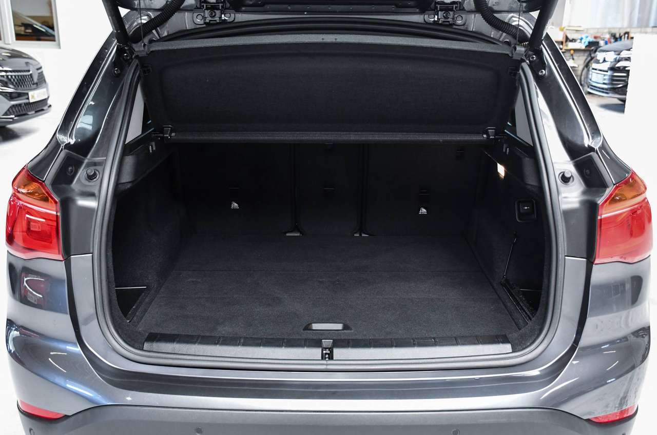 BMW X1 X1 1.5iA sDrive18i Automaat - LEDER / NAVIGATIE / CAMERA / PDC / CC — foto 17 van 18