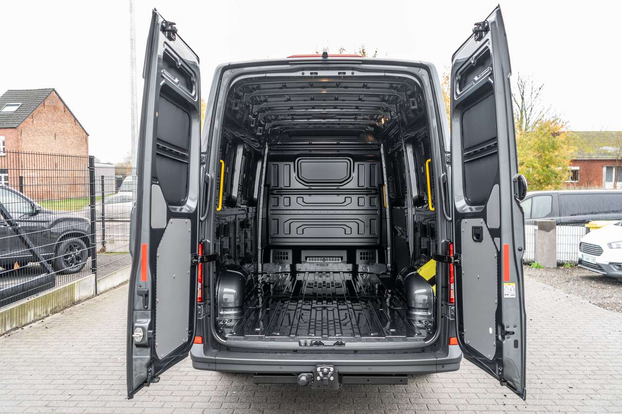 Volkswagen Crafter 35 L3H3 2.0TDI - Automaat- Trekhaak / Camera/ LED - 5j Warranty - 42.800ex — foto 5 van 16