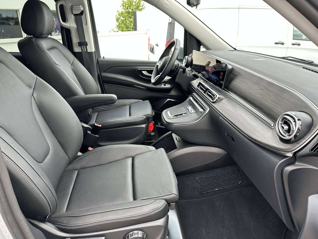 Mercedes-Benz V 300 benzine Style L2  Nieuw model Geheel lederen interieur Navi Burmester — foto 9 van 19