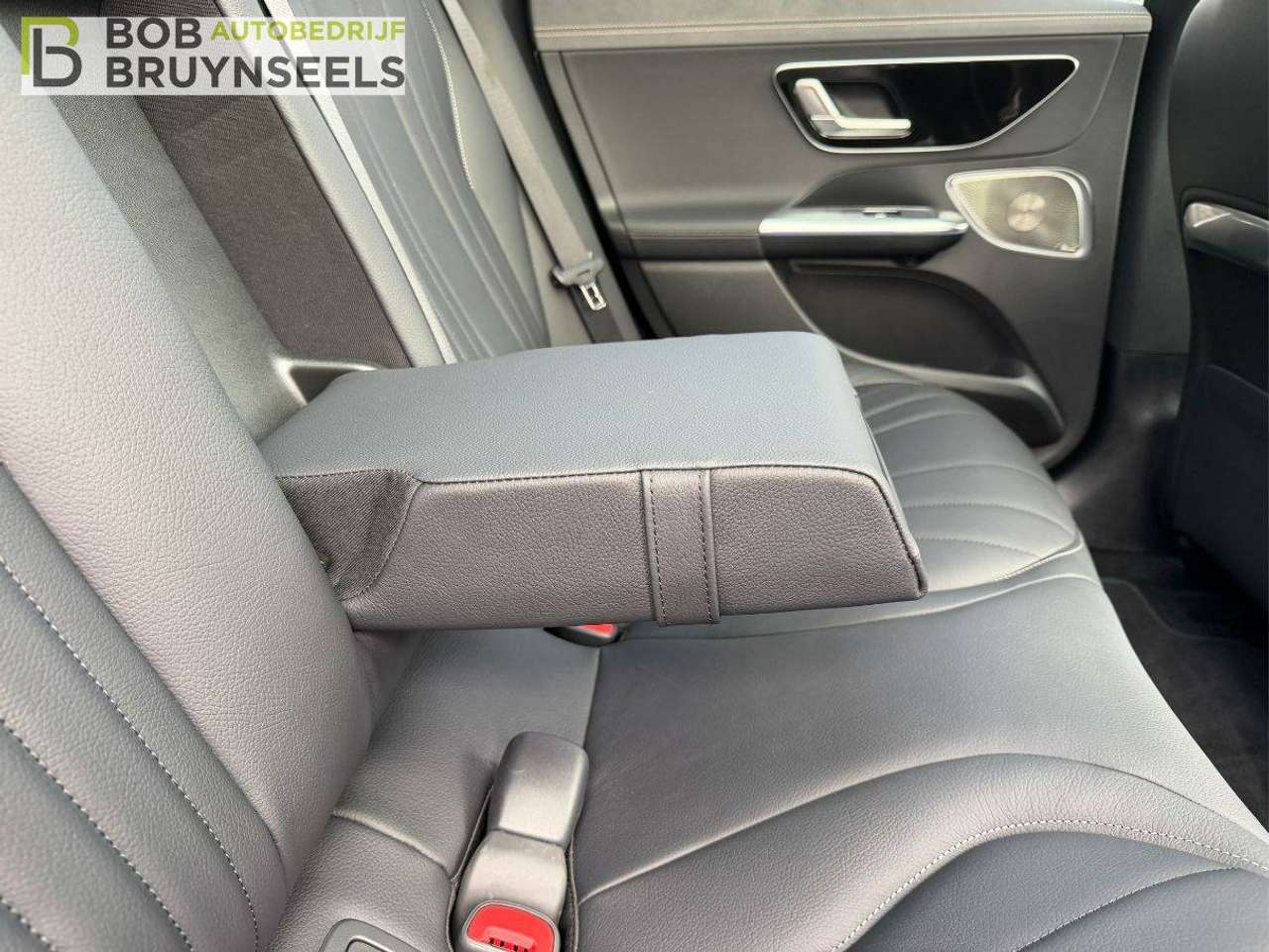 Mercedes-Benz EQE 300 Amg line - Digital light – Panormadak – Trekhaak – Burmester Sound System – Memorypack – Distronic – 360°camera – Head Up — foto 12 van 25