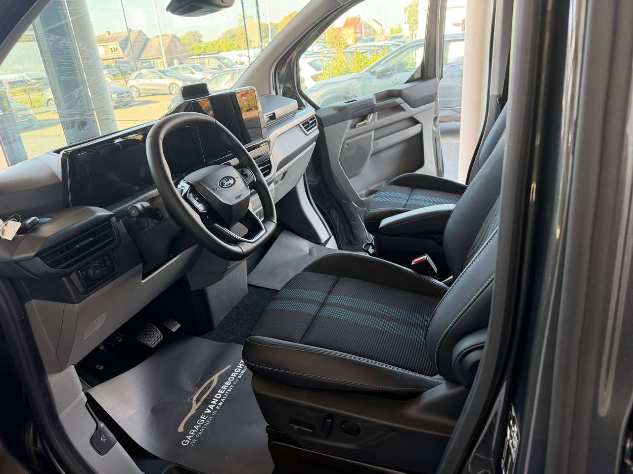 Ford Transit Custom MULTI-USE L2 SPORT PHEV 5 ZIT NIEUW OKM 45400+BTW — foto 11 van 21
