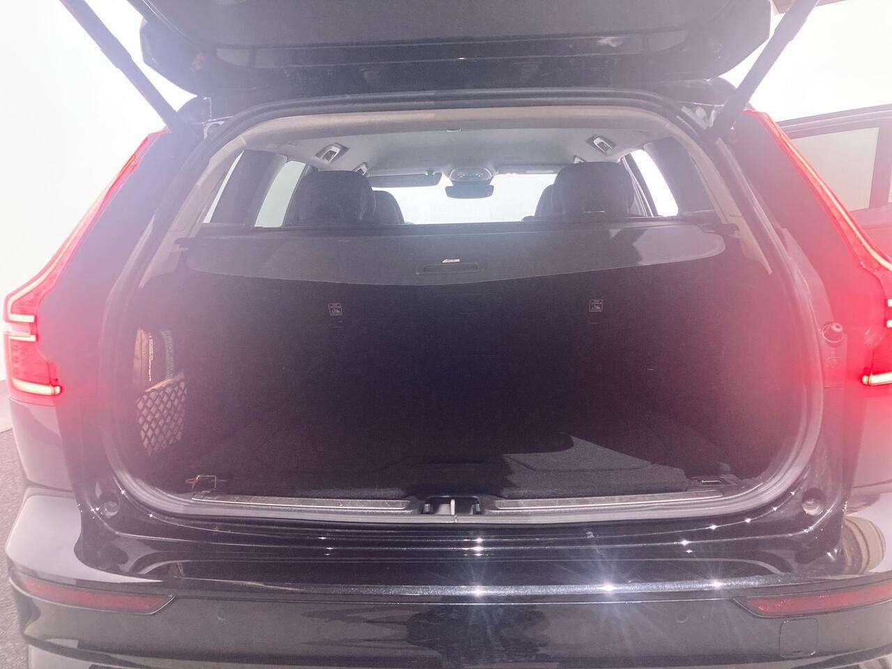 Volvo V60 T6 AWD PLUS DARK — foto 24 van 25