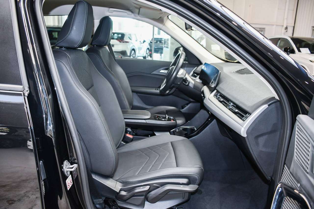 BMW iX1 iX1 66.5 kWh xDrive30 - NAVIGATIE / CAMERA / SMARTLINK / LEDER / PDC / CC — foto 6 van 20