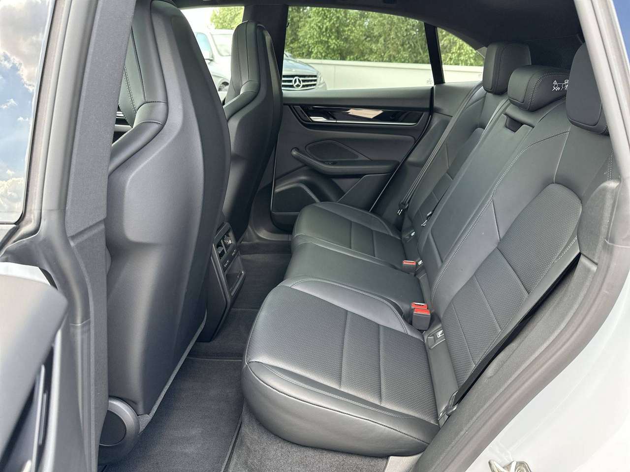 Porsche Macan E Adaptieve sportzetels pano dak Adaptiv cruise control — foto 9 van 18