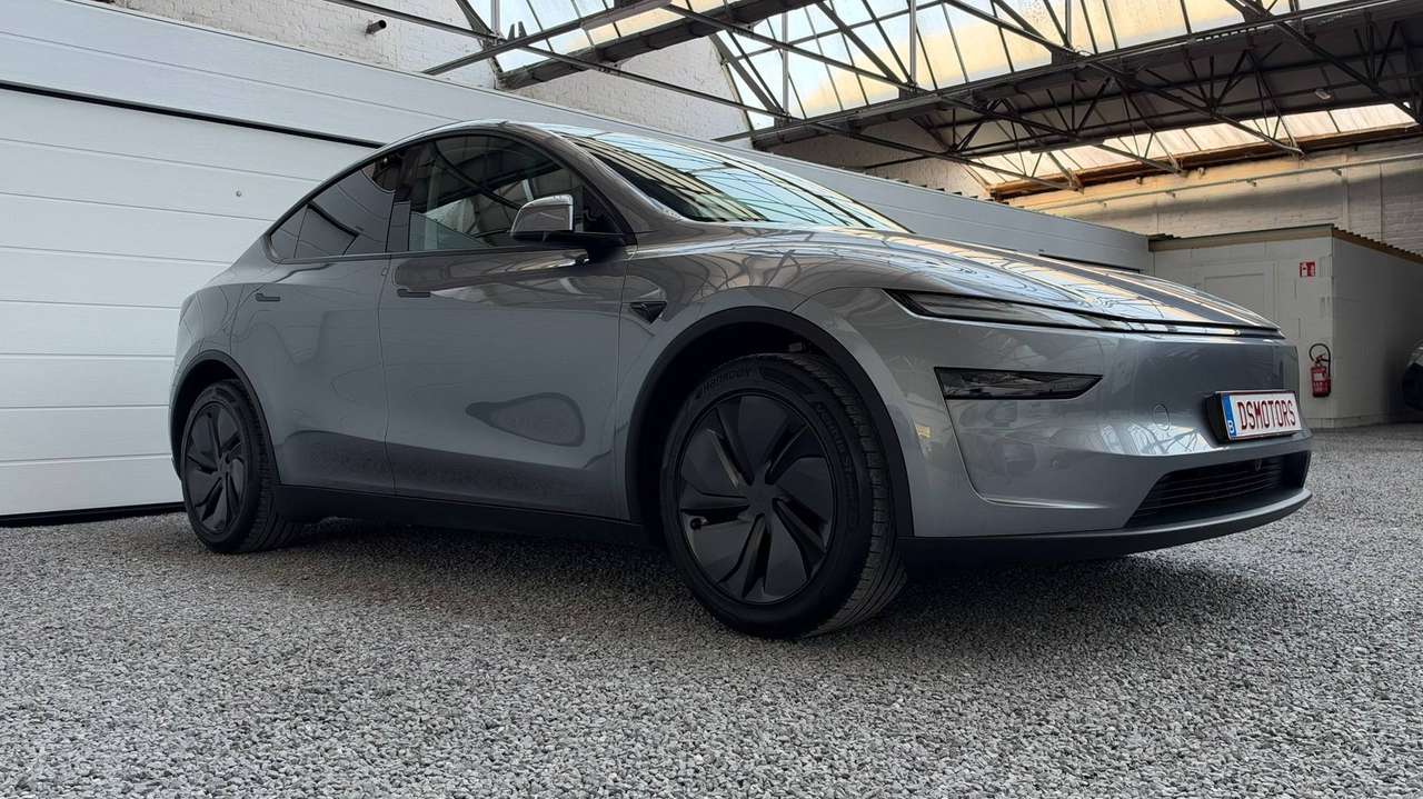 Tesla Model Y RWD LONG RANGE | Premium | HW4 | All weather matten rondom — foto 9 van 25