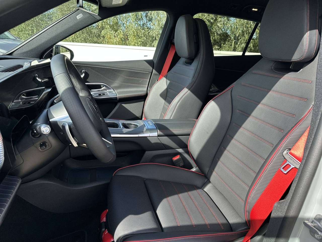 Mercedes-Benz GLC 400 4M ELECTRIC/ACHTERASBESTURING/AMG/RIJASSIST/PANODAK/AIRMATIC/TREKH/BURMESTER — foto 12 van 19