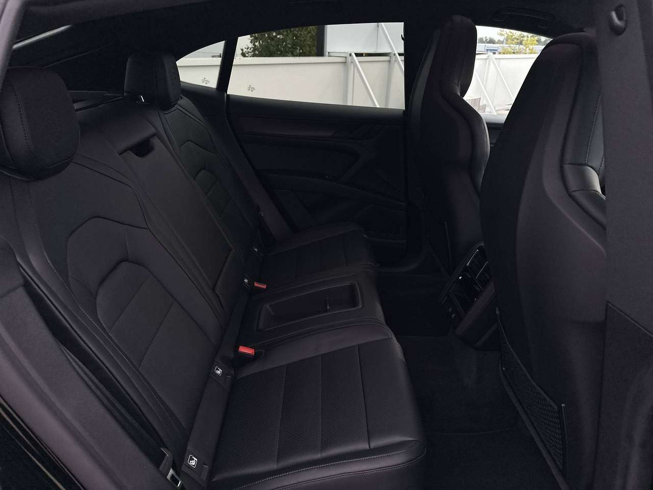 Porsche Cayenne Coupe ELECTRIC Trekhaak  adaptive Sportdesign 22" — foto 18 van 19