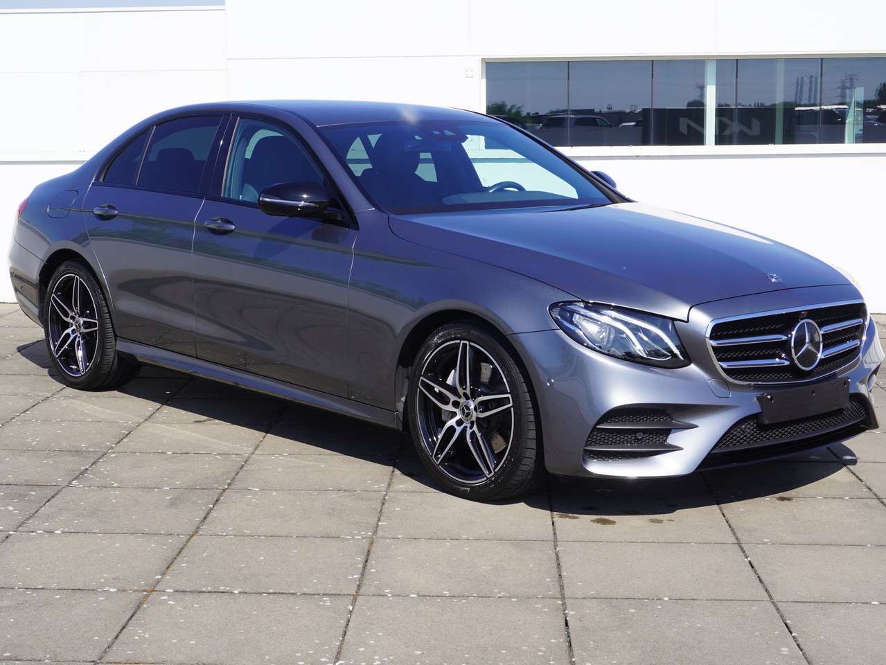 Mercedes-Benz E 220 d AMG/360 CAM/NIGHT PAK/COMAND ONLINE/9G-TRON/LED