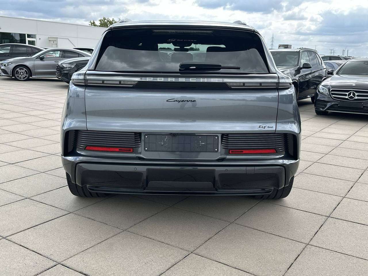 Porsche Cayenne ELECTRIC Trekhaak Pano Dak 22" — foto 5 van 18
