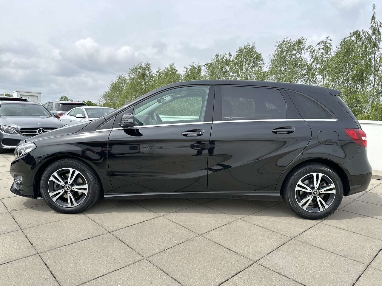 Mercedes-Benz B 180 B 180 PDC +Camera Privacy ramen  LED Verw. zetels — foto 3 van 18