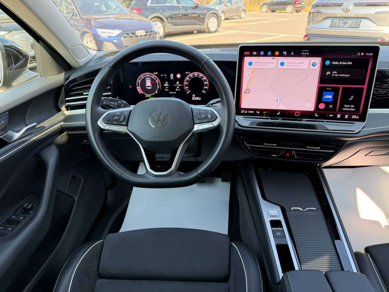 Volkswagen Passat Variant ELEGANCE MASSAGE BIG SCREEN CARPLAY ADAPTIVE CRUIS — foto 8 van 19