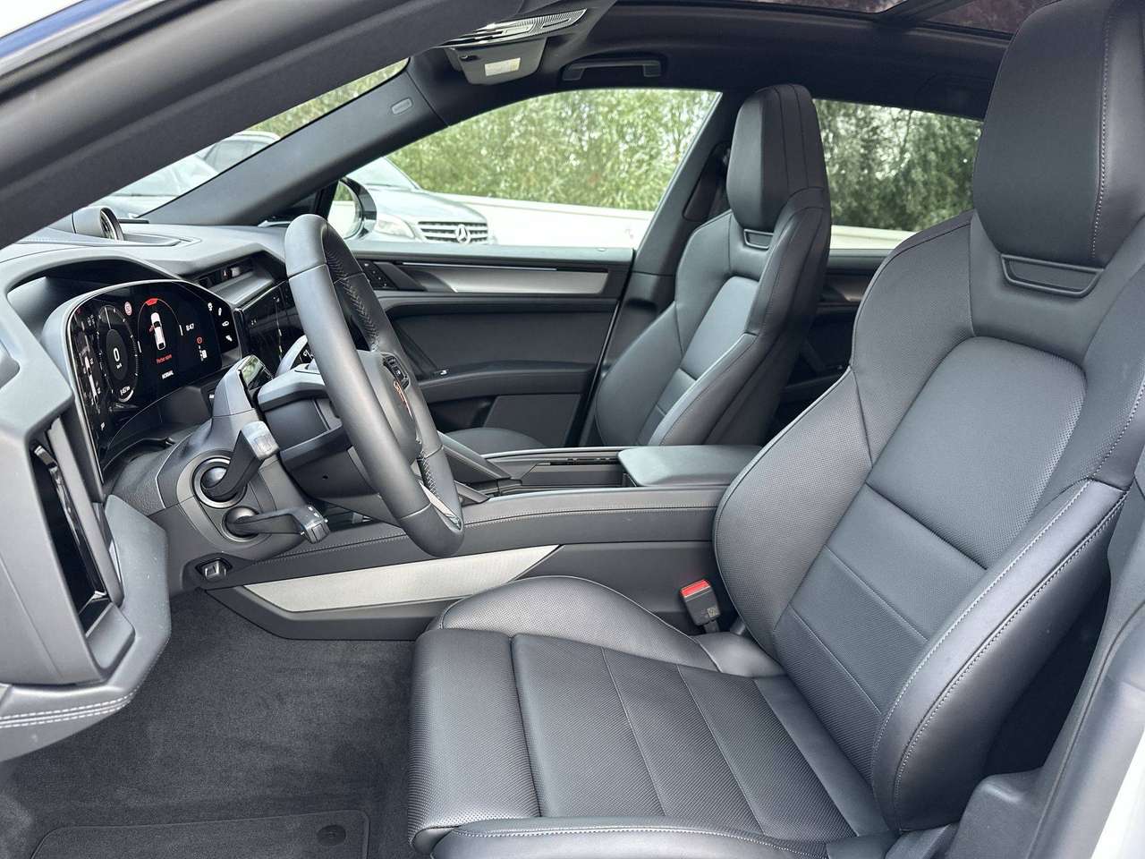 Porsche Cayenne ELECTRIC Trekhaak Pano Dak 22" Sport Design Pack Achterasbesturing — foto 12 van 19