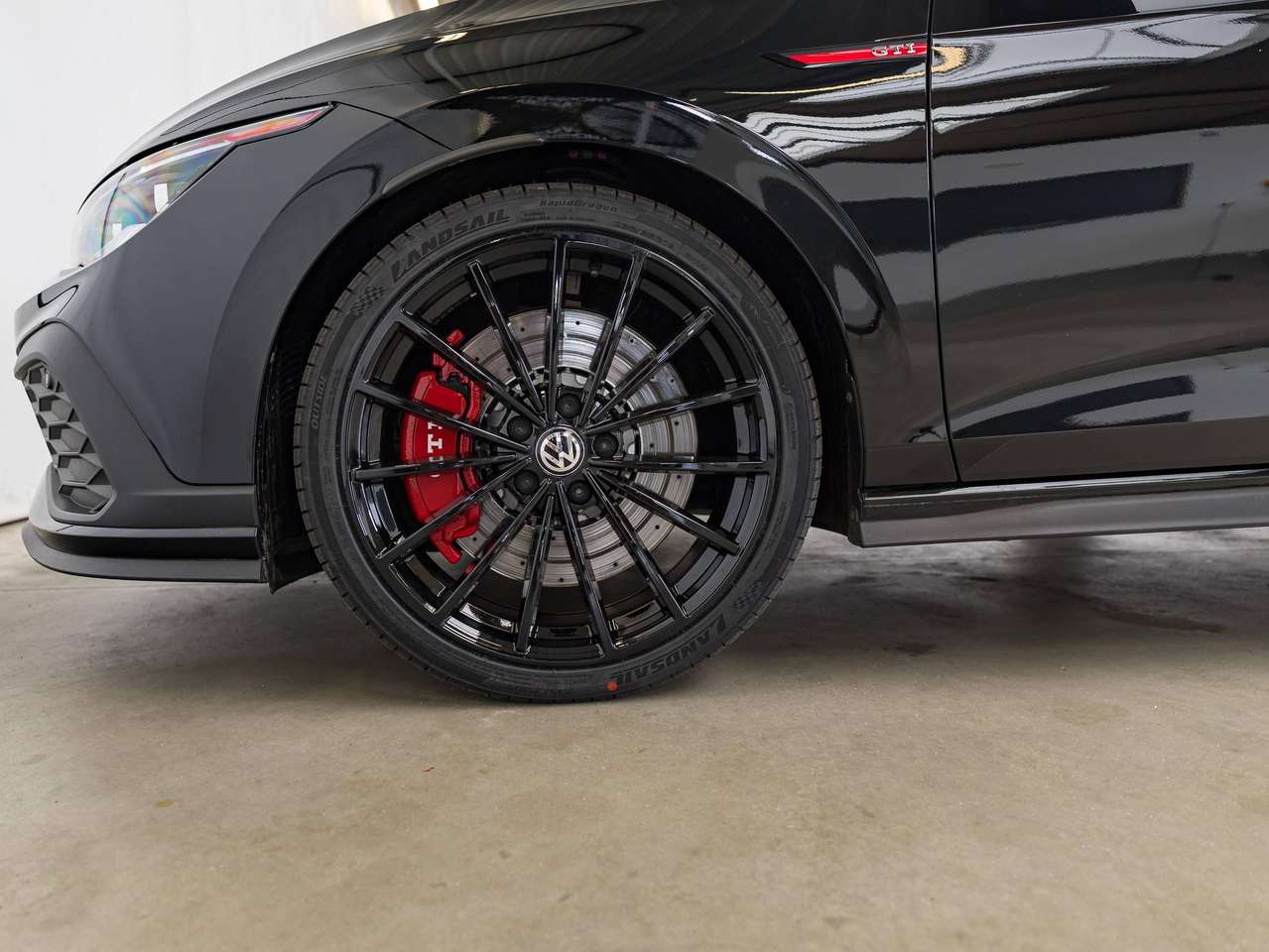 Volkswagen Golf GTI CLUBSPORT|AKRAPOVIC|PANO|IQLIGHTS|ALCANTARA|HEATEDSEATS|KEYLESS|ACC|LA|GARANTIE| — foto 10 van 25