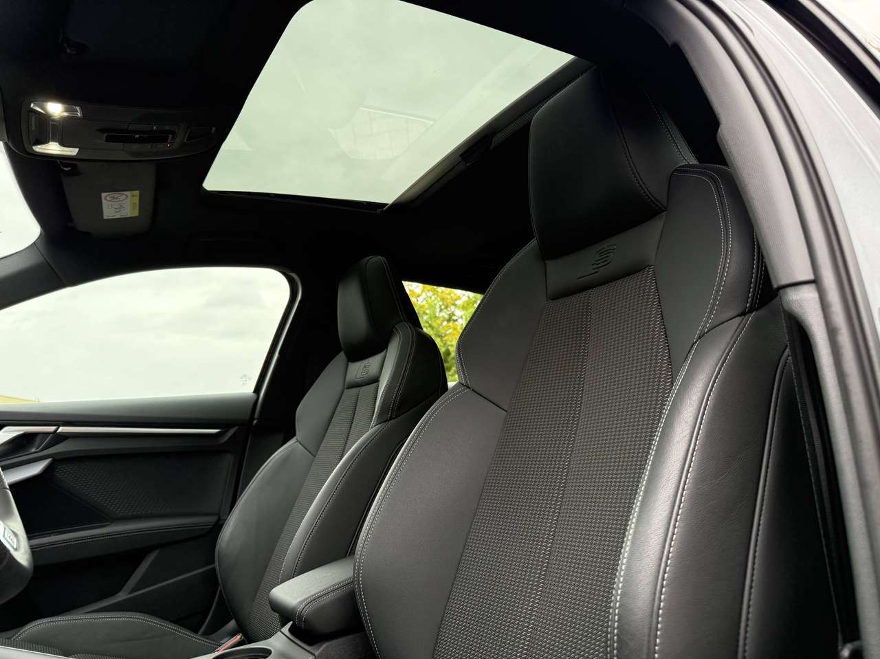 Audi A3 1.5 35 TFSI S-LINE INT/EXT SONOS PANODAK CARPLAY — foto 17 van 18