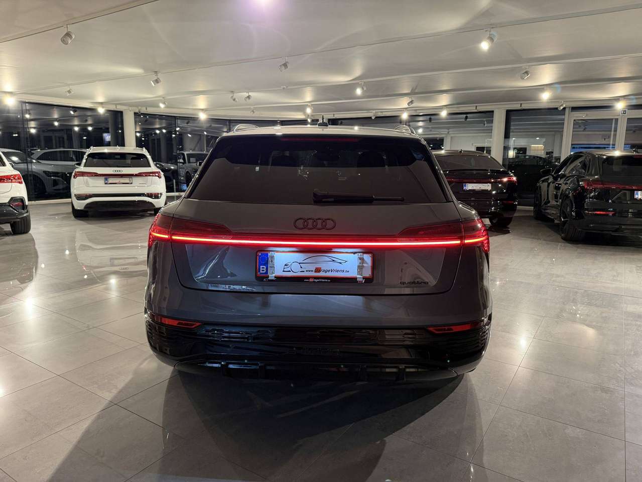 Audi Q8 e-tron 340PK QUATTRO * 3x S-LINE * CAMERA * EXCLUSIVE RED PACK * 22" * MATRIX * STANDVERWARMING * BLACK PACK * — foto 2 van 24