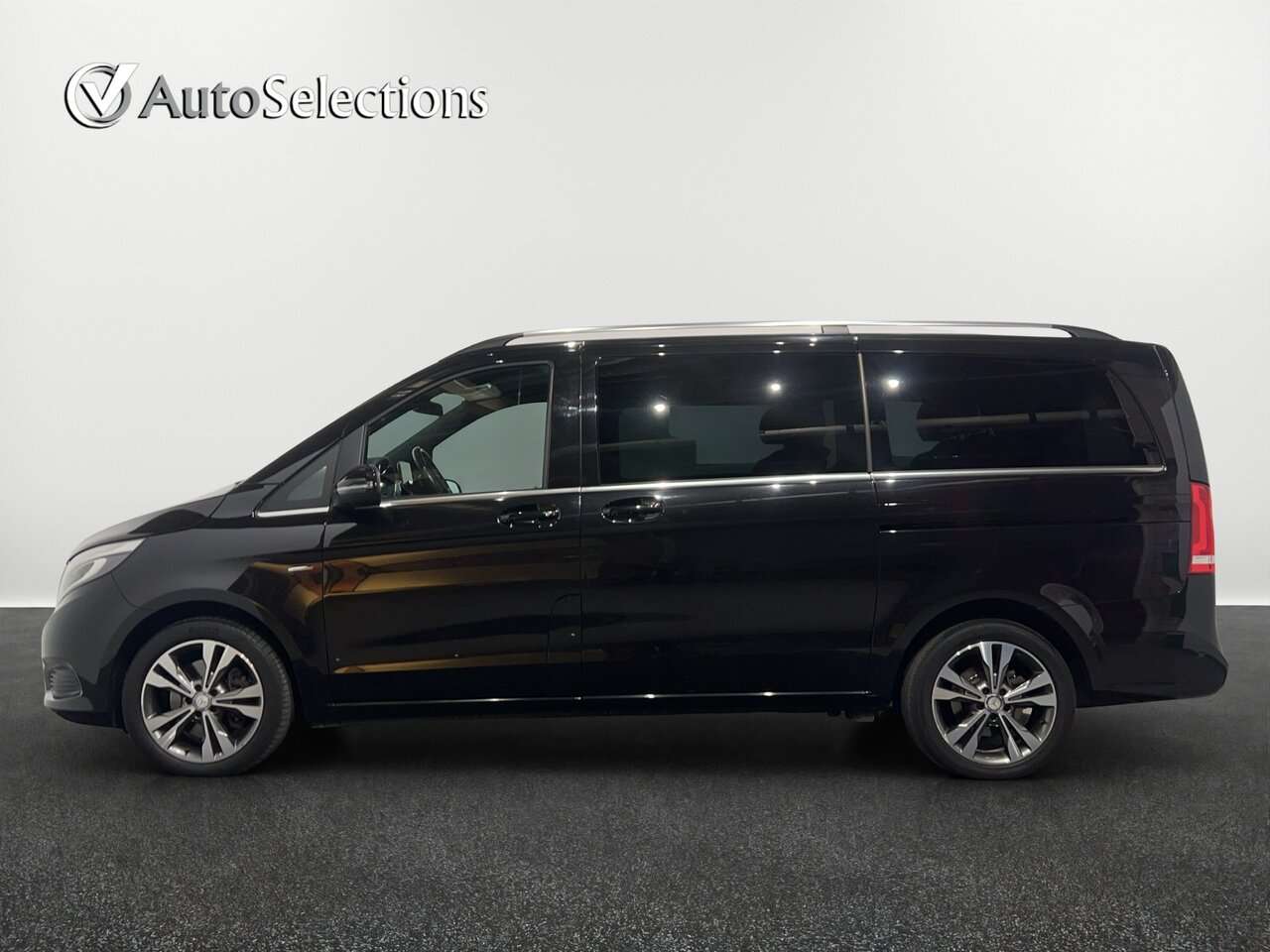 Mercedes-Benz V 250 AMG/7 plaatsen/ Avangarde/360/Leder — foto 4 van 24