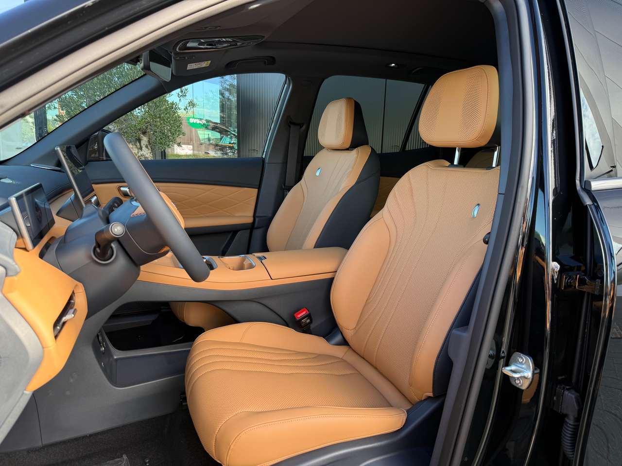 Geely Starray EM-i 15 i PHEV Hybride Plug in MAX+ " Full option " NIEUW — foto 9 van 21