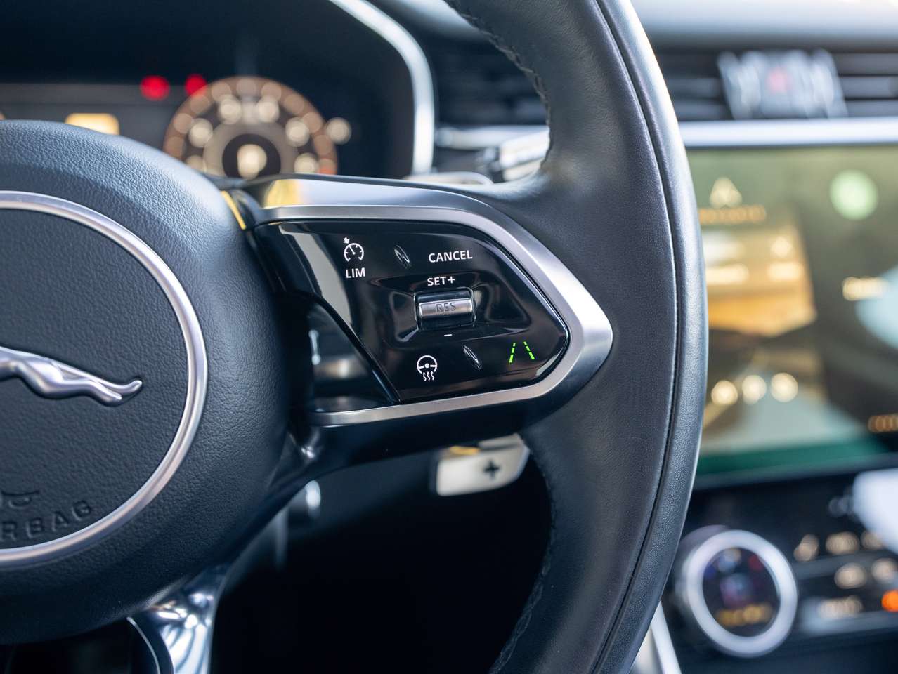 Jaguar XF XF 2.0 T P250 R-Dynamic SE — foto 19 van 21