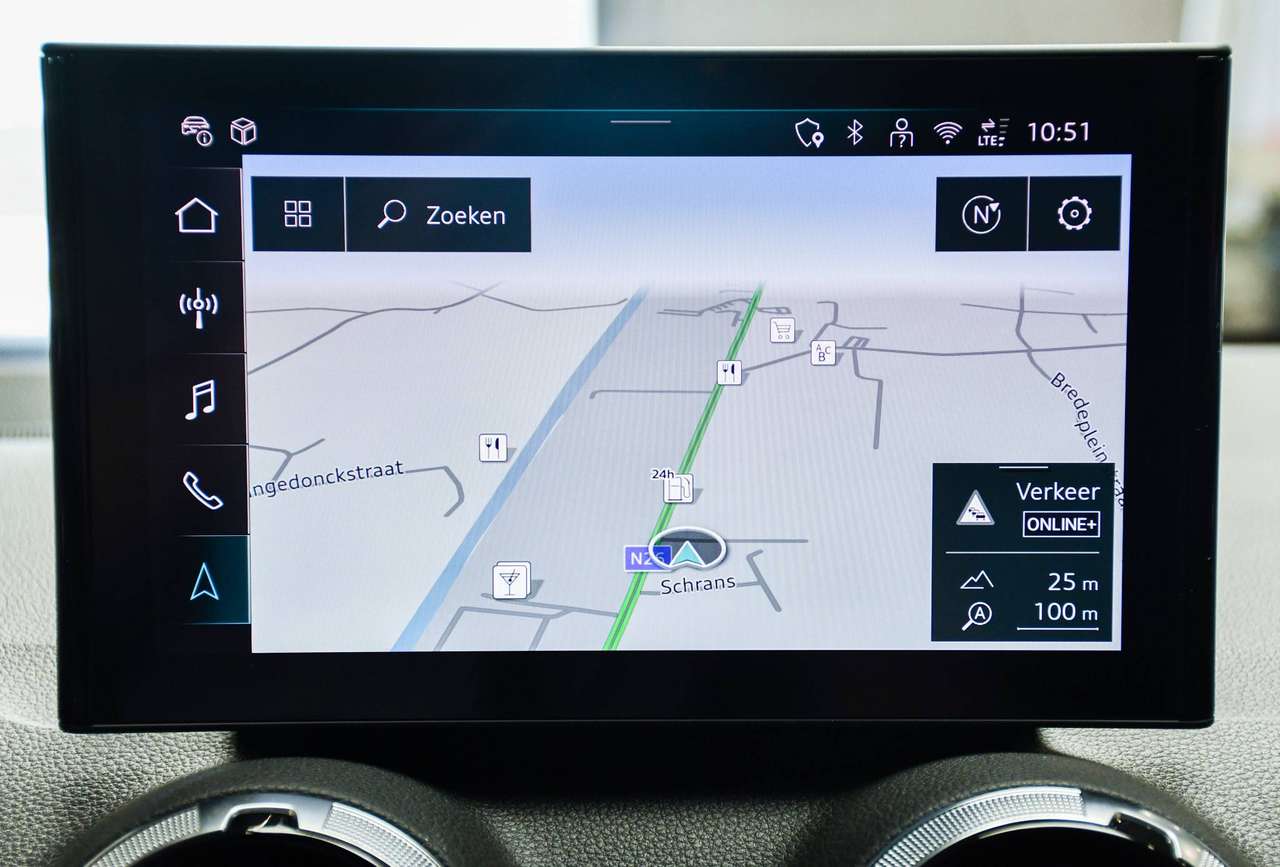 Audi Q2 Q2 35 TFSI S-Line Automaat - LEDER / NAVIGATIE / SMARTLINK / CAMERA / PDC — foto 9 van 20