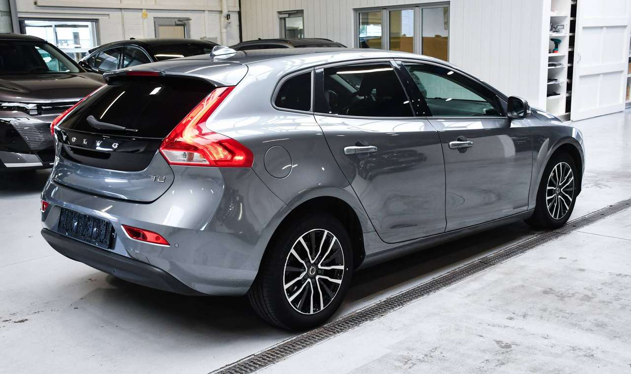 Volvo V40 V40 2.0 T2 Kinetic - NAVIGATIE / BLUETOOTH / ZTELVERWARMING / PDC / CC — foto 3 van 16