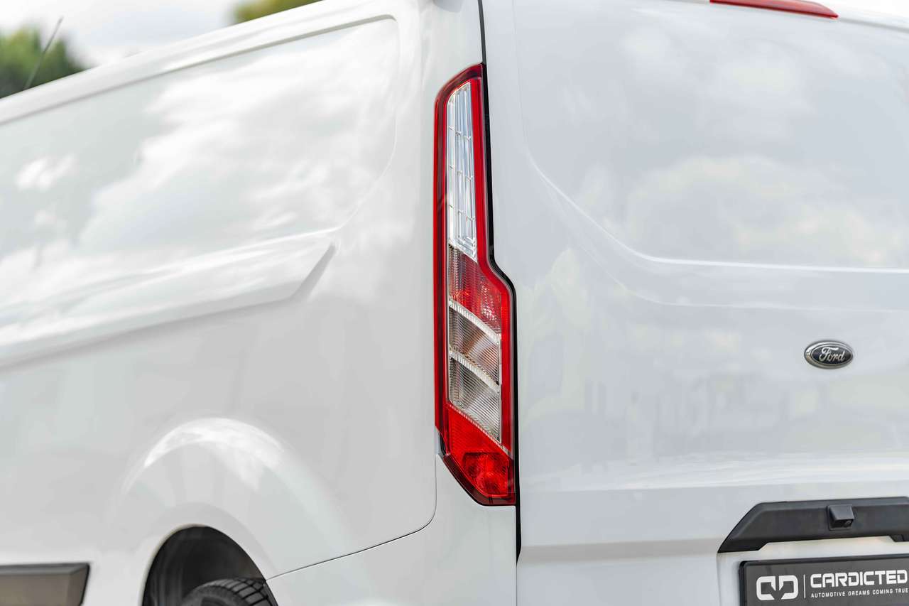 Ford Transit Custom Transit Custom 1.0 T L1H1 PHEV Limited S/S (EU6.2) — foto 13 van 25