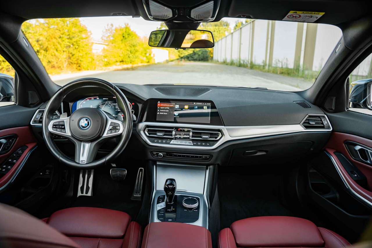 BMW 320 (2022) — foto 11