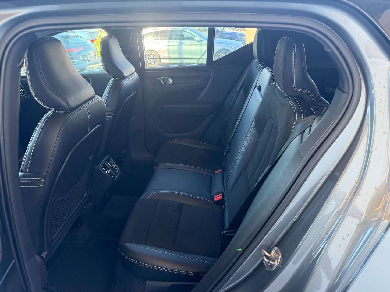 Volvo XC40 R-DESIGN D4 AWD AUTOMAAT LEDER PANO DAK — foto 10 van 23