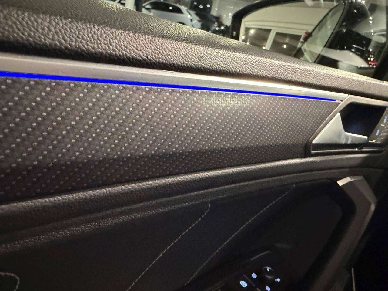 Volkswagen Tiguan 245PK PLUG IN * R-LINE * ALCANTARA * CAMERA * LED * KEY LESS * 20" BLACK R VELGEN * VIRTUAL COCKPIT * BLACK PACK — foto 9 van 22