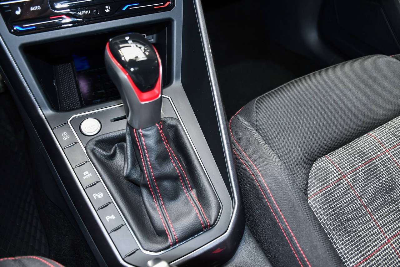 Volkswagen Polo GTI Polo GTI 2.0 TSI DSG - NAVIGATIE VIA SMARTLINK / CAMERA / BLIS / ACC / PDC — foto 15 van 20