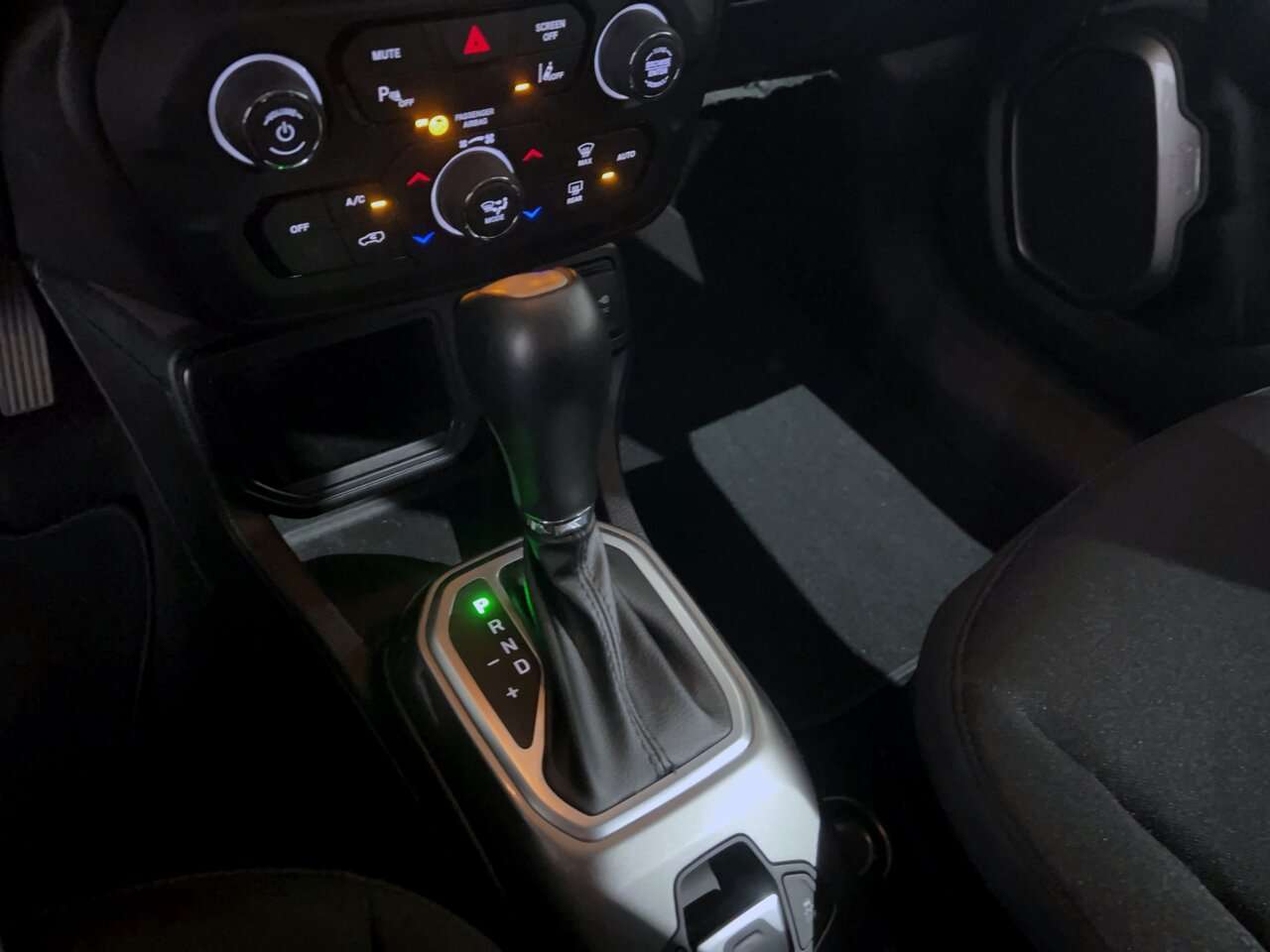 Jeep Renegade Automaat/Limited/Led/Navi/PDC — foto 15 van 25