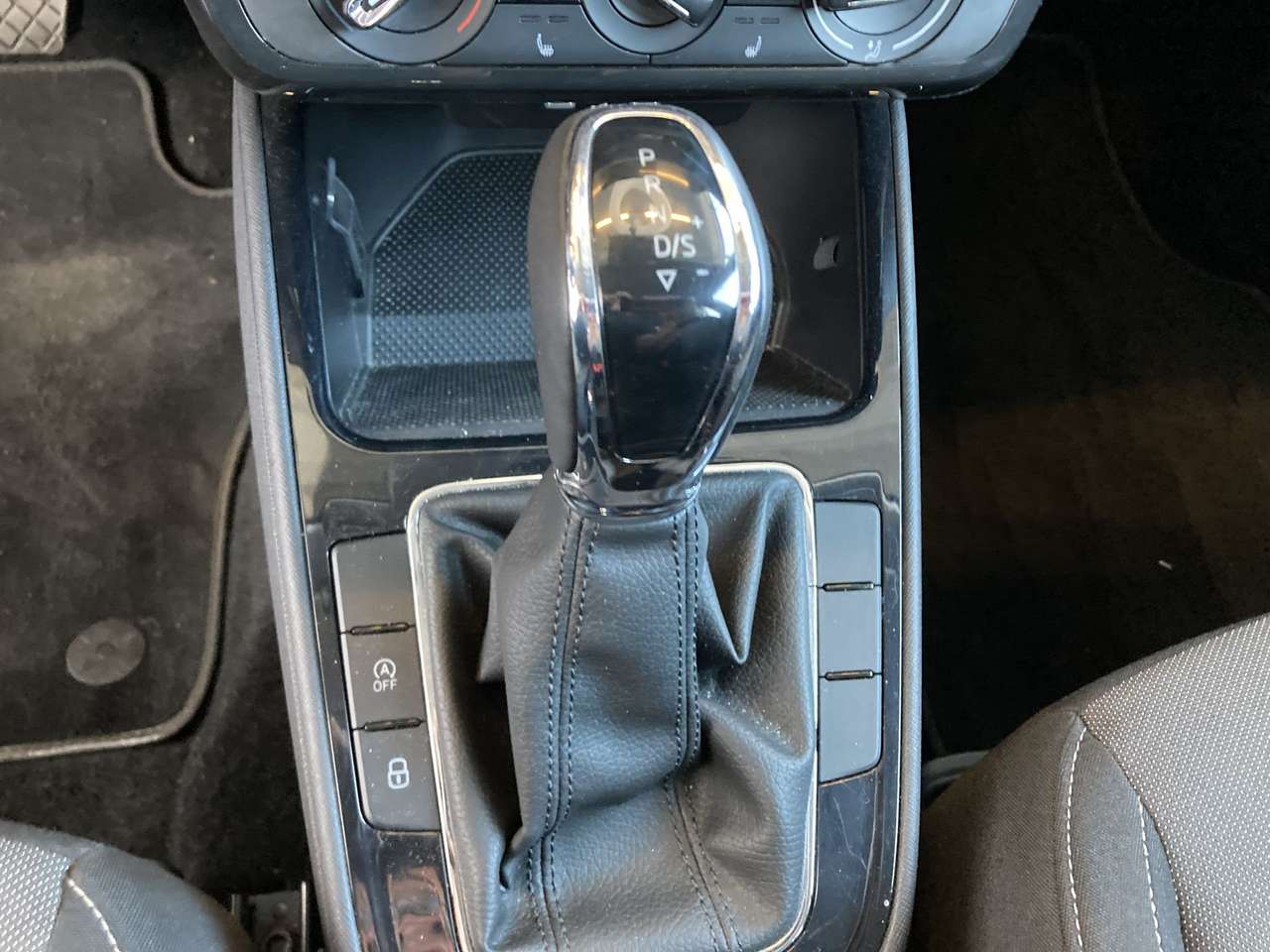 Skoda Fabia 1.0TSI BENZINE  AUTOMAAT MET SLECHTS 17000KM!!!!! — foto 17 van 23