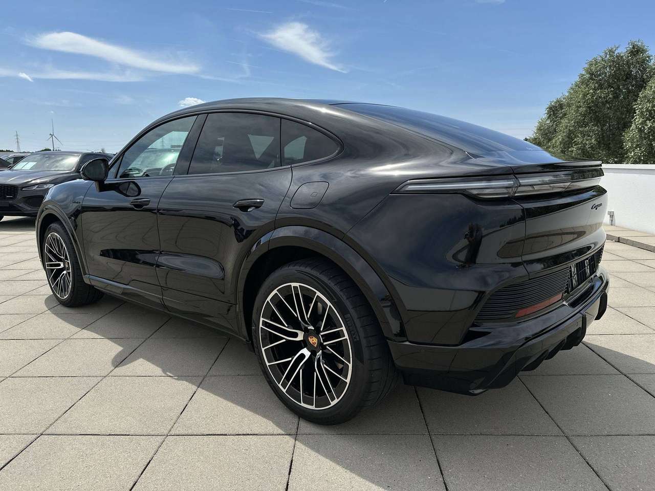Porsche Cayenne Coupe ELECTRIC Trekhaak  adaptive Sportdesign 22" — foto 7 van 19