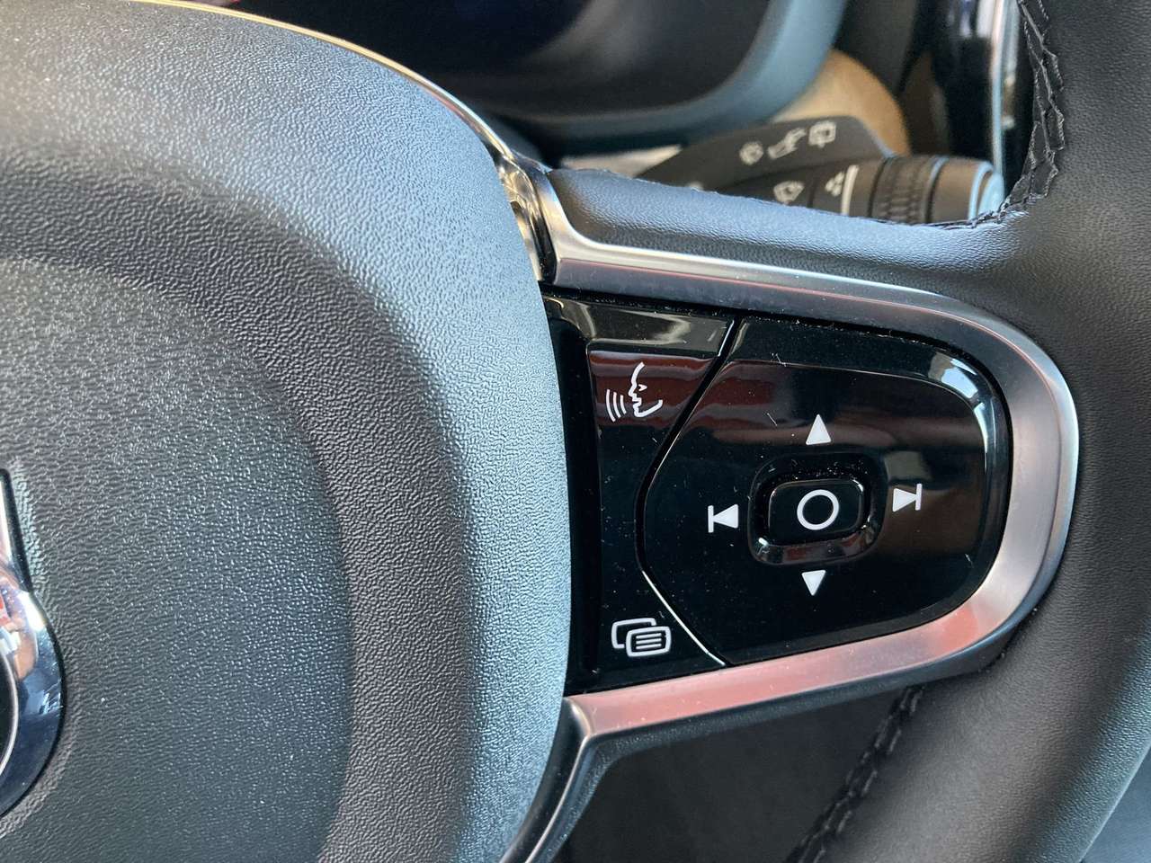 Volvo XC60 PLUS DARK T6 PHEV AWD AUTOMAAT PANO DAK 19000KM!!! — foto 19 van 22