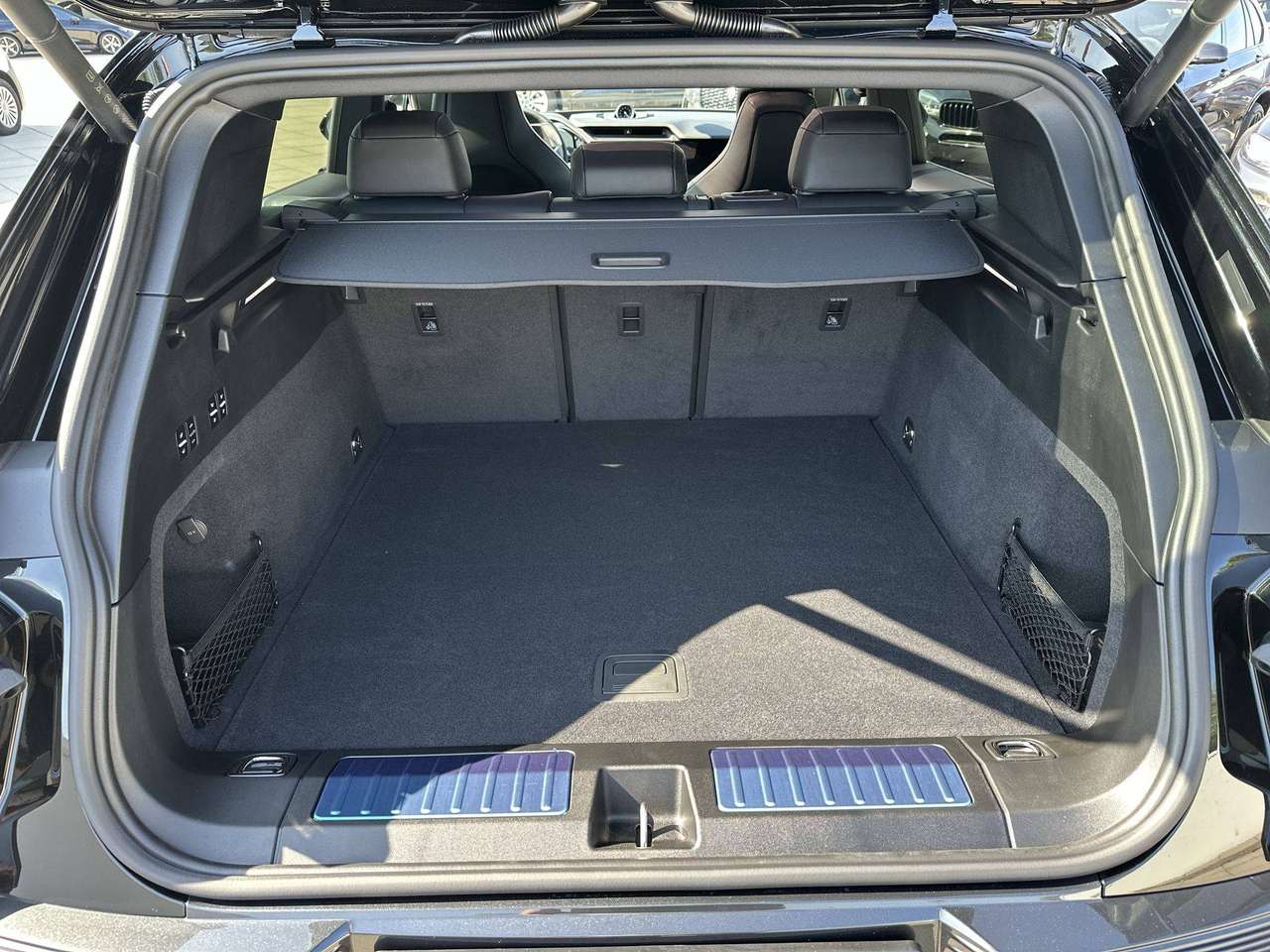 Porsche Cayenne ELECTRIC Trekhaak Pano Dak 22" Drive Assist Pano Dak — foto 19 van 19