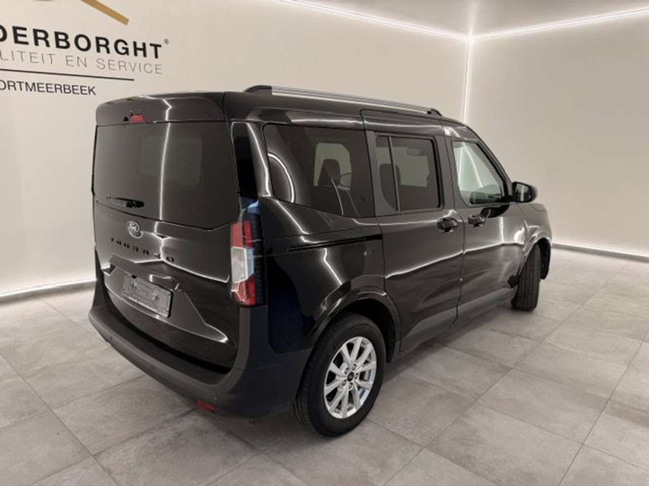 Ford Tourneo Courier TITANIUM BENZINE 125PK 22000KM — foto 5 van 21
