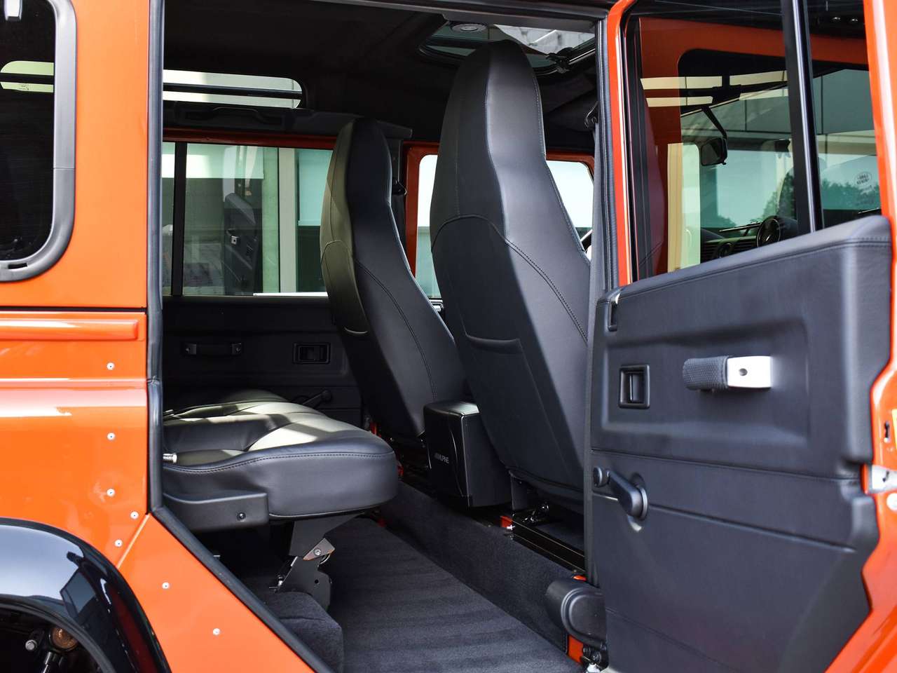 Land Rover Defender 110 2.2 TD4 / "Adventure Edition" / Firesand Orange / First Owner — foto 22 van 25