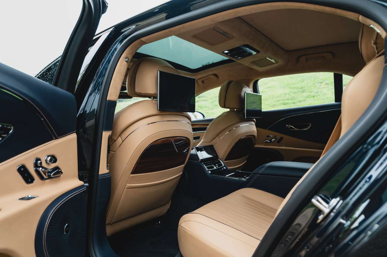 Bentley Flying Spur AZURE HYBRID - 4 SEAT - TOURING SPECIFICATION — foto 16 van 25