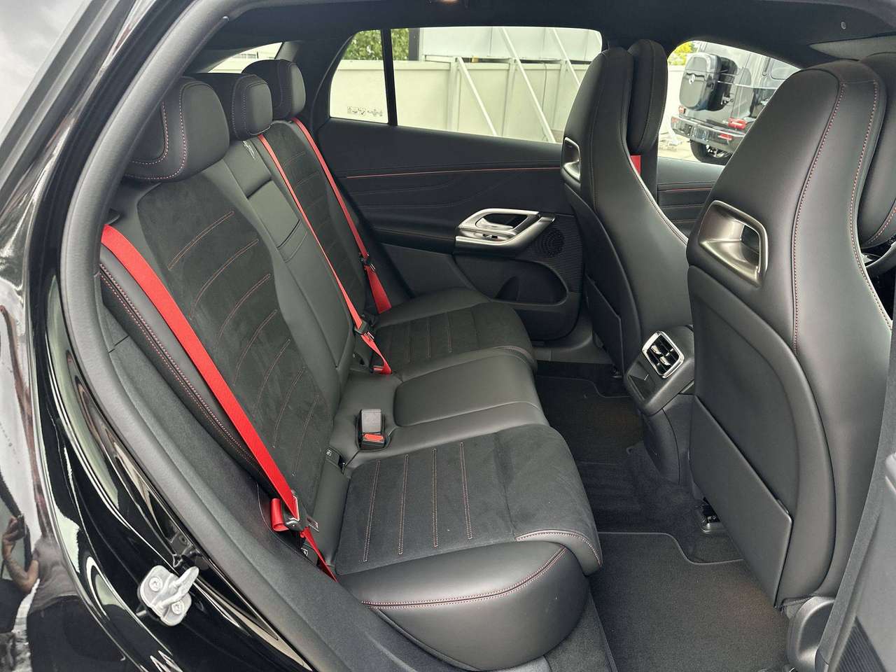 Mercedes-Benz GLC 400 4MATIC ELECTRIC AMG Line Distronic Trekhaak Nightpakket Pano Dak — foto 18 van 19