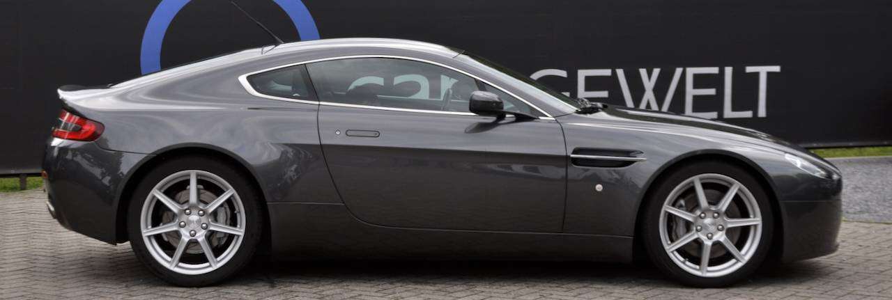 Aston Martin V8 Vantage 4.3i COMPLETE HISTORY — foto 2 van 12