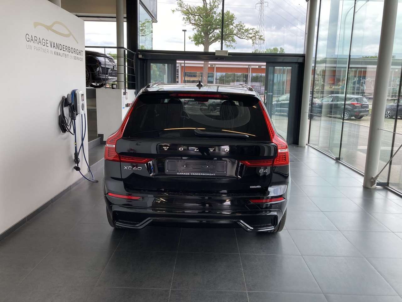 Volvo XC60 PLUS DARK HYBRID BENZINE AUTOMAAT 43000KM!!!! — foto 5 van 17