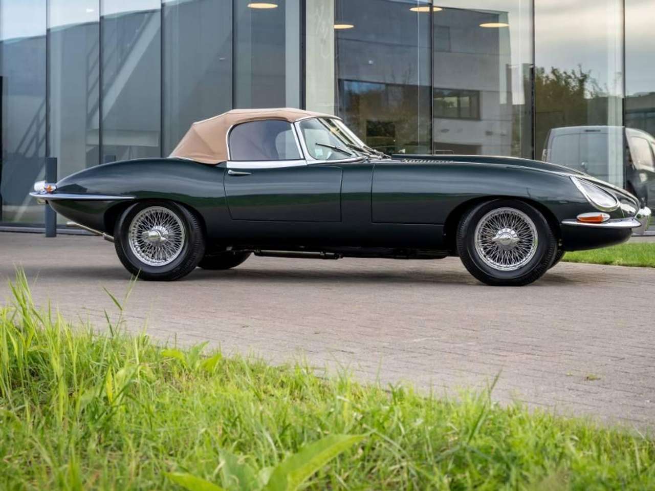 Jaguar E-Type 4.2 Cabrio — foto 8 van 25