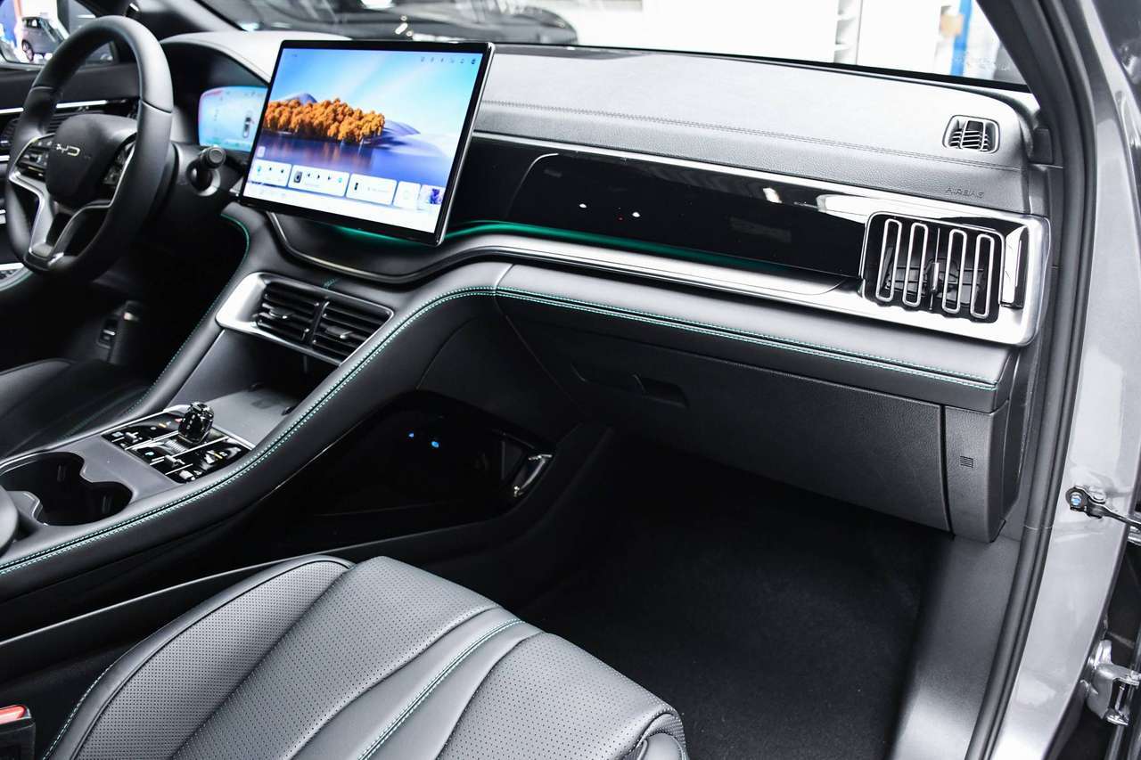 BYD Seal U DM-i Boost - NAVIGATIE / PANORAMISCH / SMARTLINK / ACC / BLIS / CAMERA / PDC — foto 7 van 25
