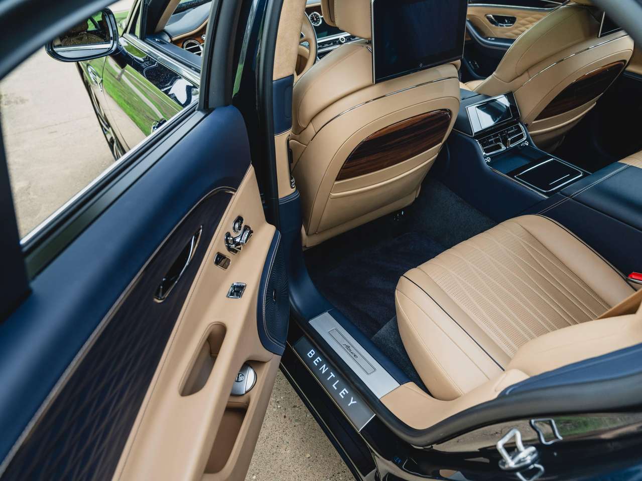 Bentley Flying Spur AZURE HYBRID - 4 SEAT - TOURING SPECIFICATION — foto 19 van 25