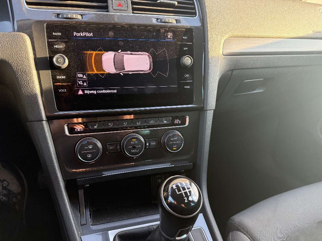 Volkswagen Golf Golf 1.4 TSI BMT Comfortline / R-LINE / ACC / MASSAGE / CarPlay / Bizone / Heated Seats / PDC / CarSwap — foto 5 van 7