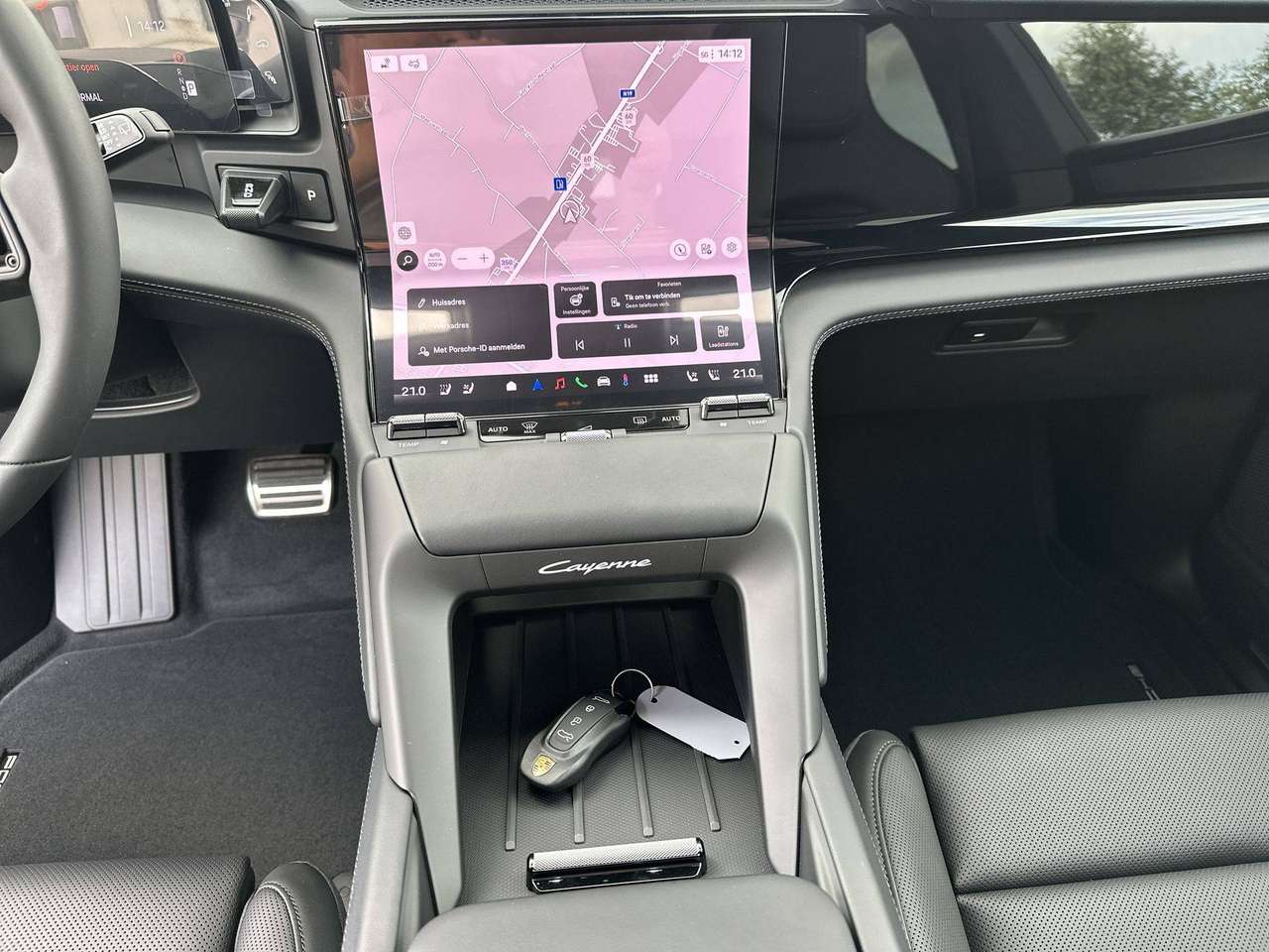 Porsche Cayenne ELECTRIC Trekhaak Pano Dak 22" — foto 18 van 18