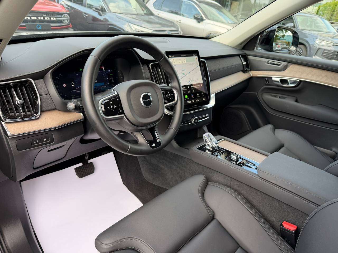 Volvo XC90 T8 PHEV PLUS DARK 7-ZIT HARMAN KARDON MEMORY SEATS APPLE CARPLAY — foto 4 van 20