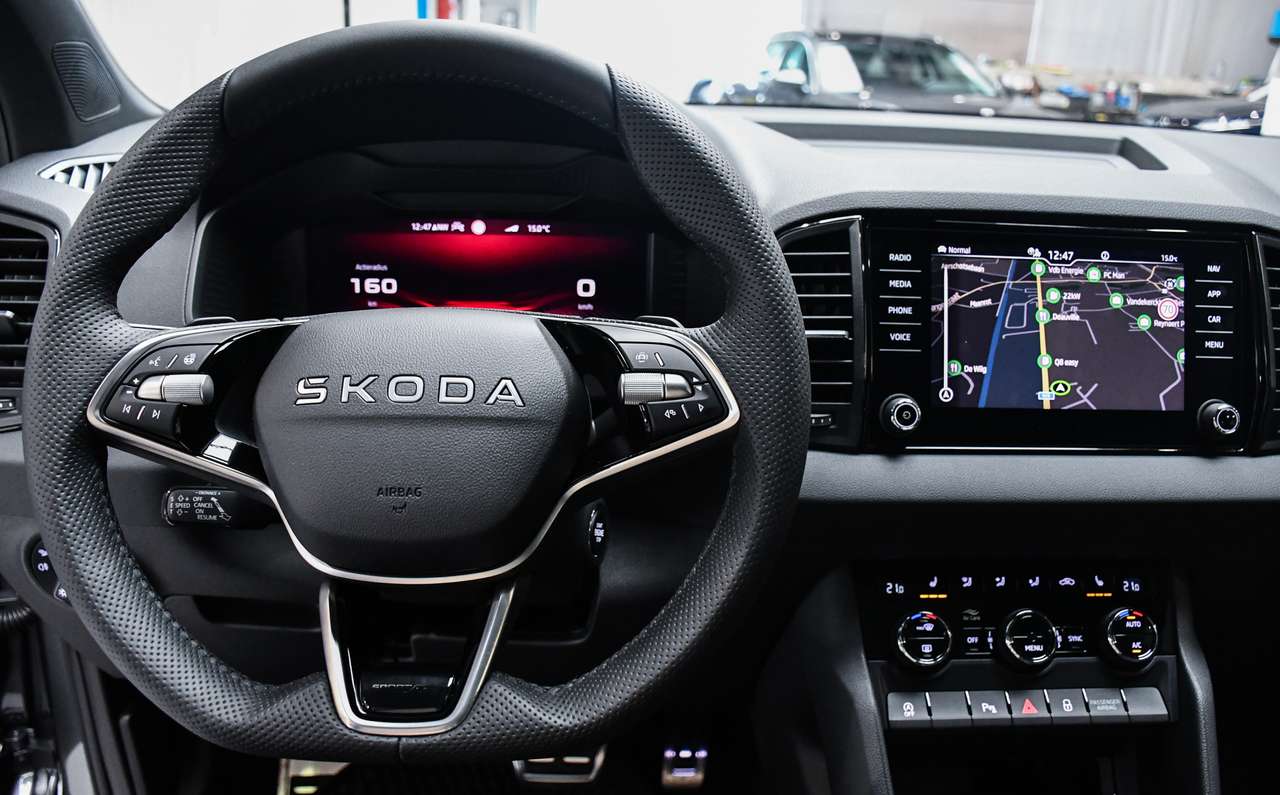 Skoda Karoq Karoq 1.5 TSI ACT Sportline DSG - TREKHAAK / PANO — foto 18 van 21