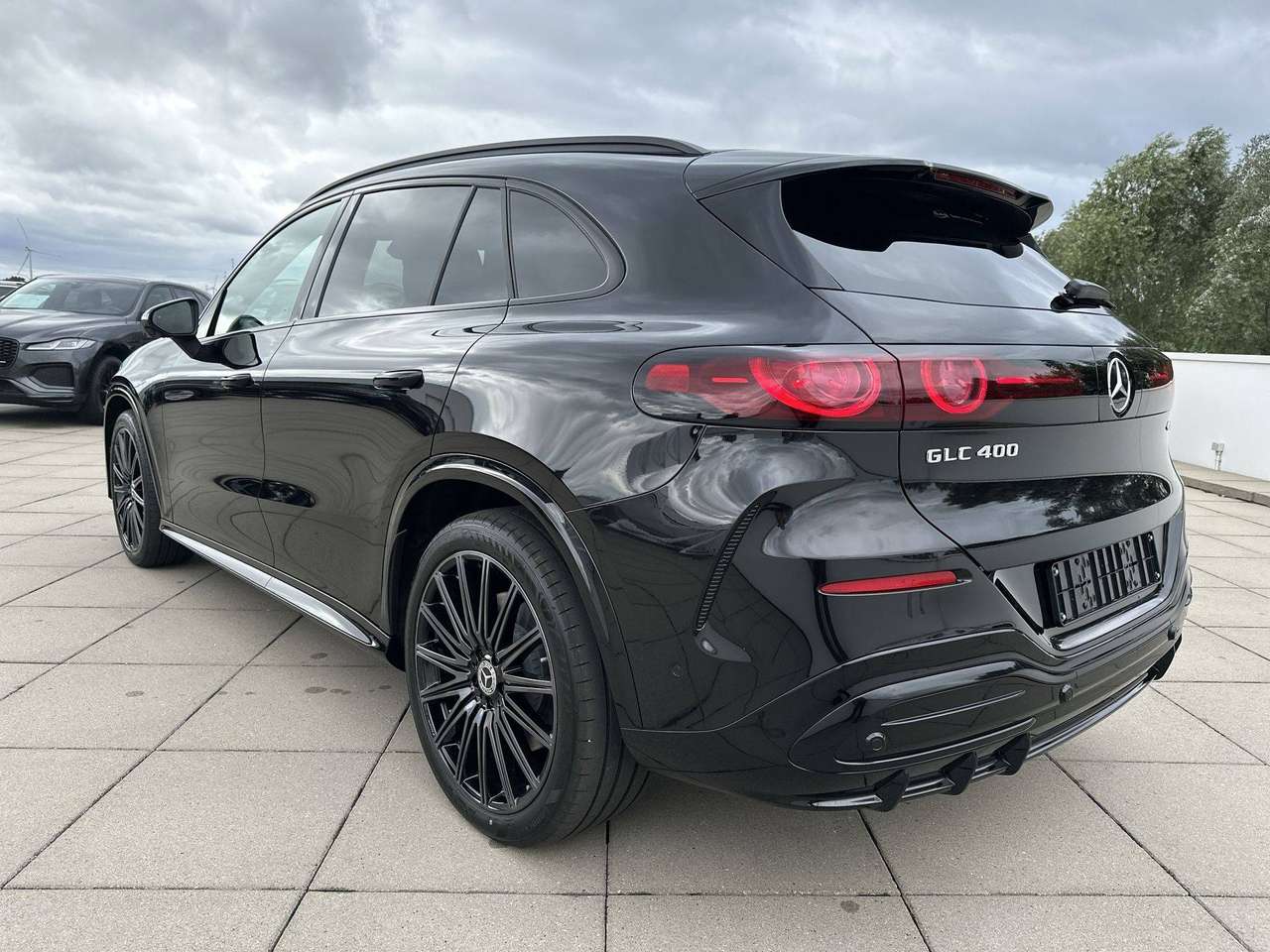 Mercedes-Benz GLC 400 4MATIC ELECTRIC AMG Line Distronic Trekhaak Nightpakket Pano Dak — foto 8 van 19
