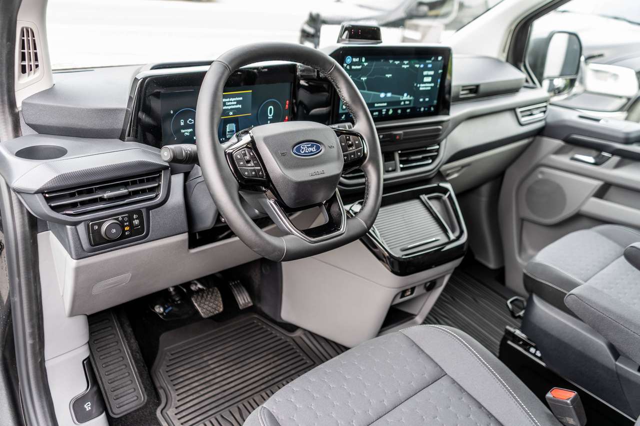 Ford Transit Custom 2.5 PHEV Limited DC L2 5pl.- Trekhaak / 360° Camera - 42.800ex — foto 7 van 16